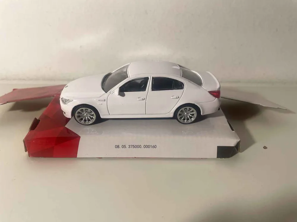 BMW série 5 blanche - Mondo Motors