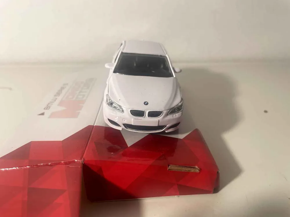 BMW série 5 blanche - Mondo Motors