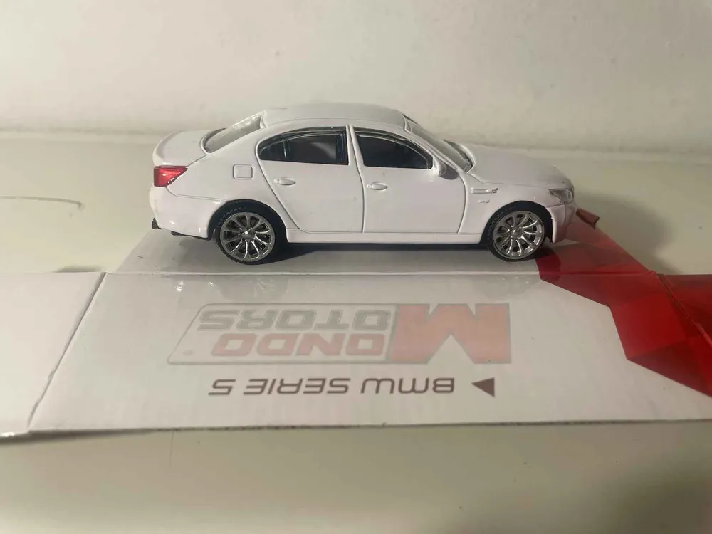 BMW série 5 blanche - Mondo Motors