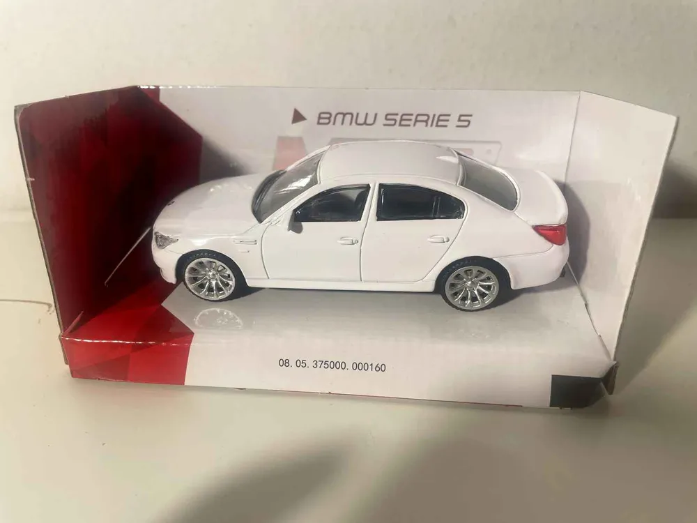 BMW série 5 blanche - Mondo Motors