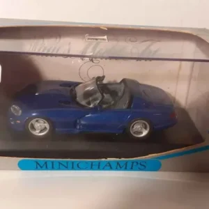 Dodge Viper cabriolet bleu de 1993 (Minichamps) compatible avec Volkswagen Golf