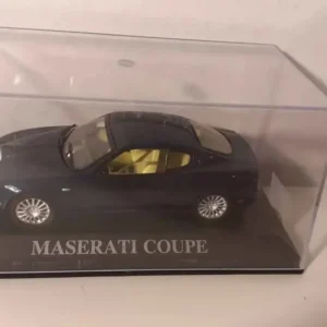 Garanti Maserati coupé bleue foncée