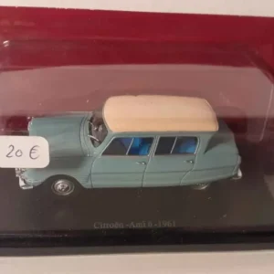 Huile moteur synthétique Citroën Ami 6 bleue et toit blanc cassé de 1961 (sous blister)