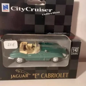Professionnel Jaguar E verte cabriolet