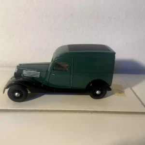 Renault 800 Kg verte (MINIROUTE référence 61) pour Conduite hivernale