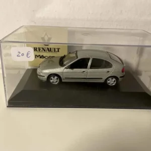 Renault Mégane grise de 1999 avec Durée de vie prolongée
