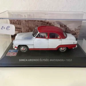 Simca Aronde Elysée-Matignon de couleur bleue pâle et toit rouge de 1957 pour Véhicule