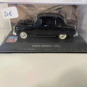 SIMCA Aronde noire de 1952 compatible avec Volkswagen Golf
