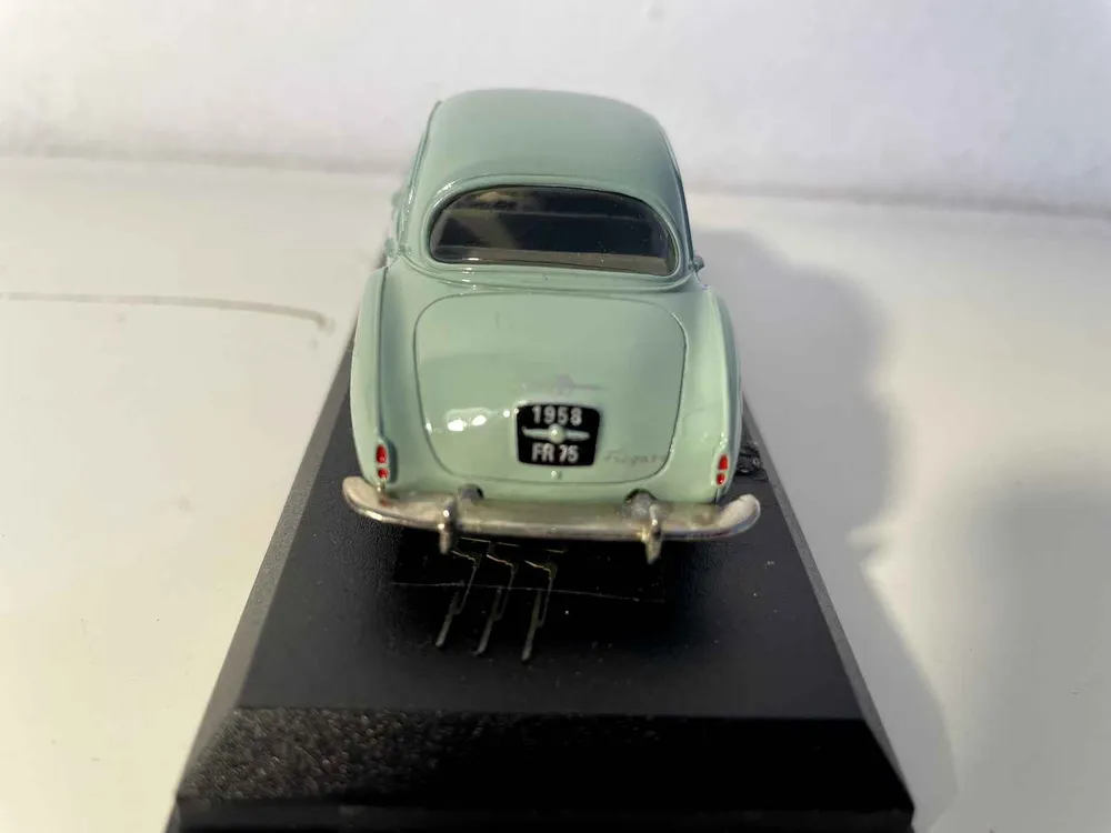 Renault Frégate verte de 1958 - La Compagnie Européenne des Collectionneurs référence V 747 en noir mat