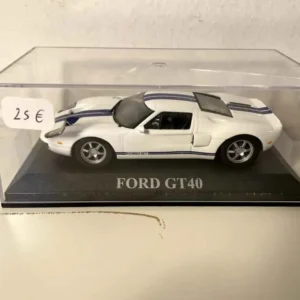 Ford GT40 blanche et barres bleues (voiture américaine)