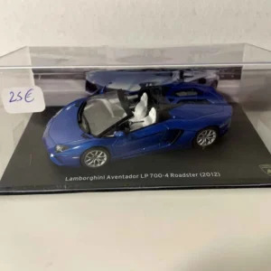 Lamborghini Aventador LP 700-4 Roadster bleue de 2012