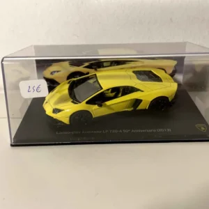 Lamborghini Aventador LP 720-4 50° Annversario jaune de 2013