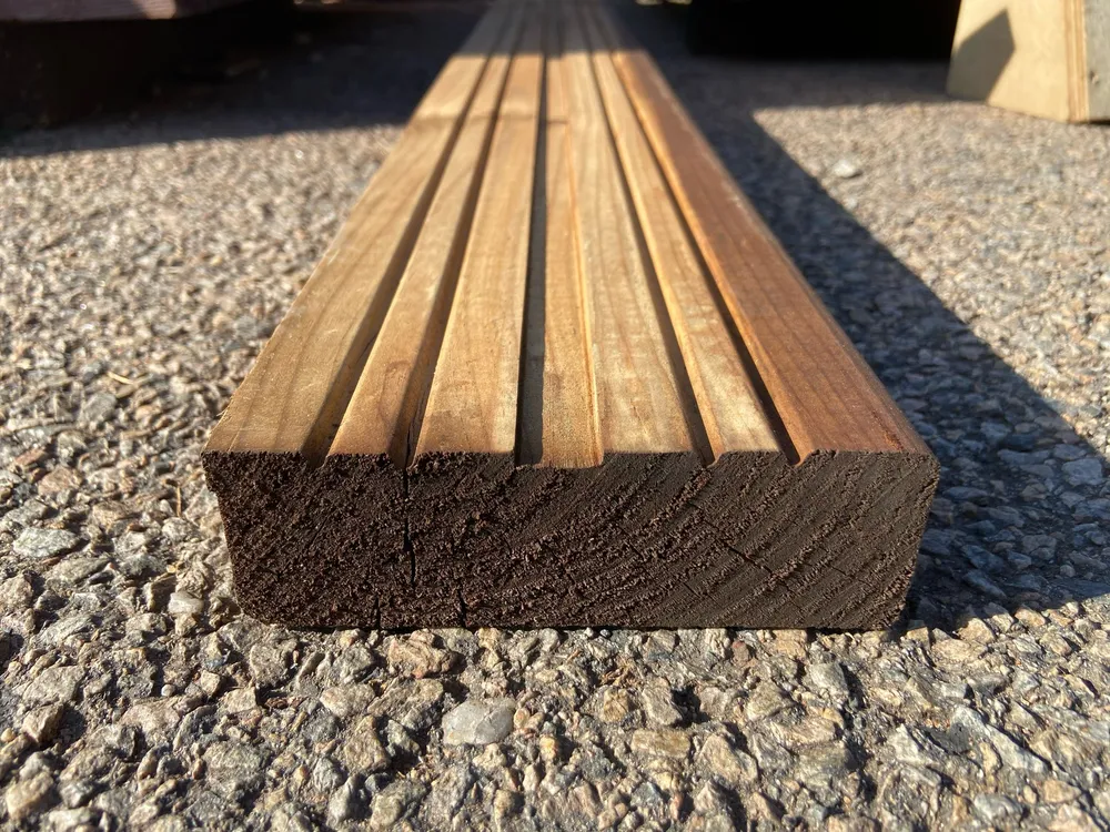 Lame de terrasse pin imprégné Classe 4 - 45x145 - L=4m (profil Cancun) (déclassé)