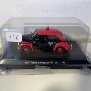 Renault 4 CV R 1062 rouge et noire de 1956 - POLICE Monégasque
