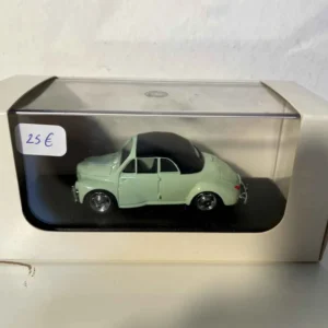 Renault 4 CV cabriolet fermé Labourdette verte et capote noire de 1952 (collection Prestige référence N°PM.97)