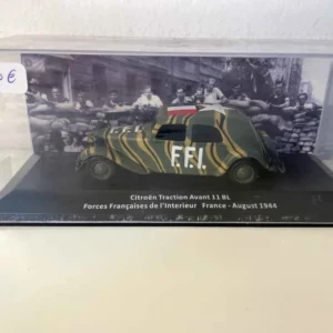 Véhicule militaire voiture Citroën traction avant 11BL (FFI Forces Françaises de l'Intérieur France 1944)