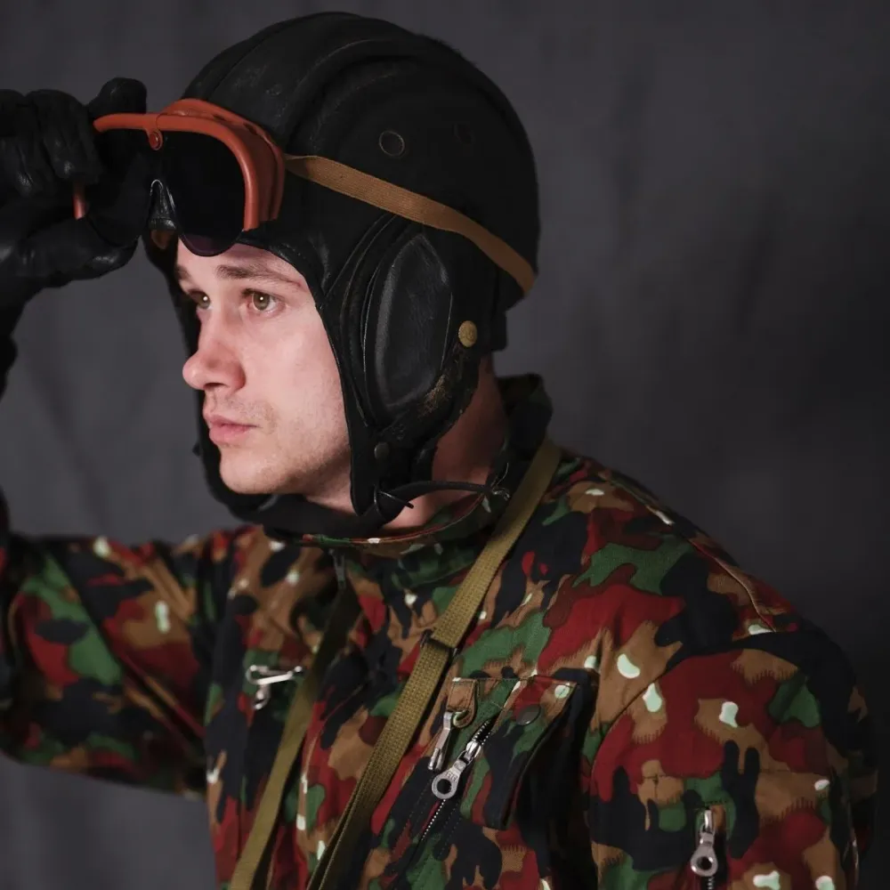 Casque de sécurité militaire belge d'origine pour tankiste, protection des oreilles et de la tête, chapeau noir en Polyest...