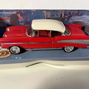 Chevrolet Bel Air rouge et toit blanc cassé de 1957 Dinky-Toys Matchbox