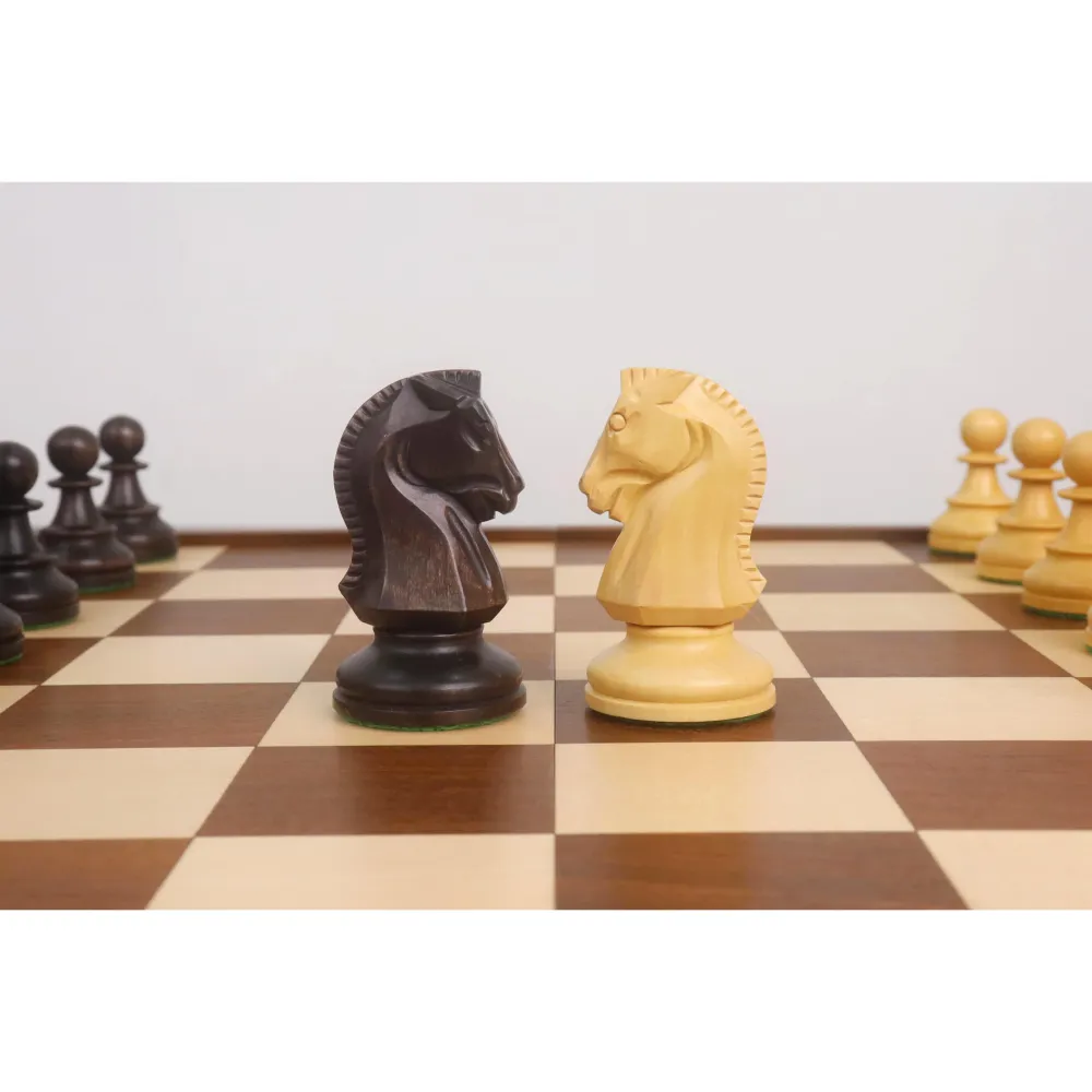 Pièces d'échecs Fischer Dubrovnik des années 1950 avec échiquier Dubrovnik pliable
