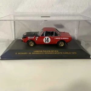 Lancia Fulvia HF rouge et noire numéro 14 vainqueur du rallye de Monté-Carlo de 1972 (collection IXO)