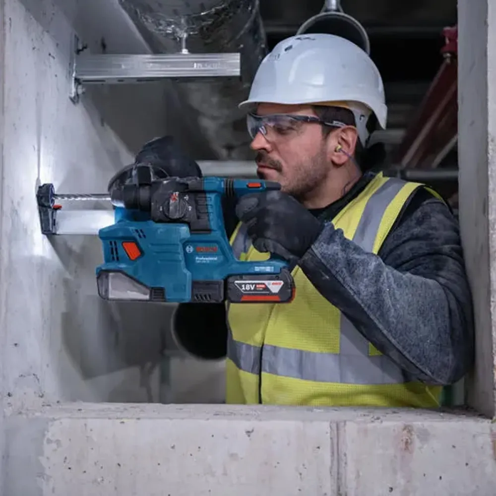 Bosch GBH 18V-22 18V Brushless SDS-Plus Rotary Hammer Drill 1 x 5.0Ah Battery, Charger & Case