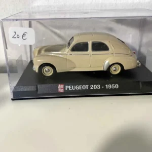 Échappement complet Peugeot 203 beige / marron net de 1950 (Auto Plus)