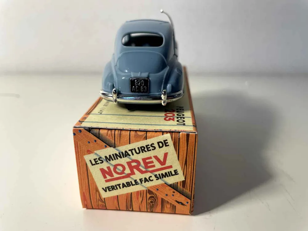 Disque de frein perforé Peugeot 203 bleue - NOREV (voiture en plastique)