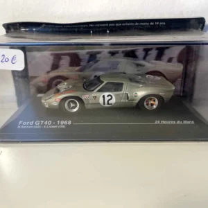 Ford GT40 gris/vert? numéro 12 - 24 heures du Mans de 1968 par Akrapovič
