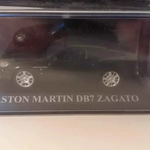 Haute Performance Aston Martin DB7 Zagato verte foncée