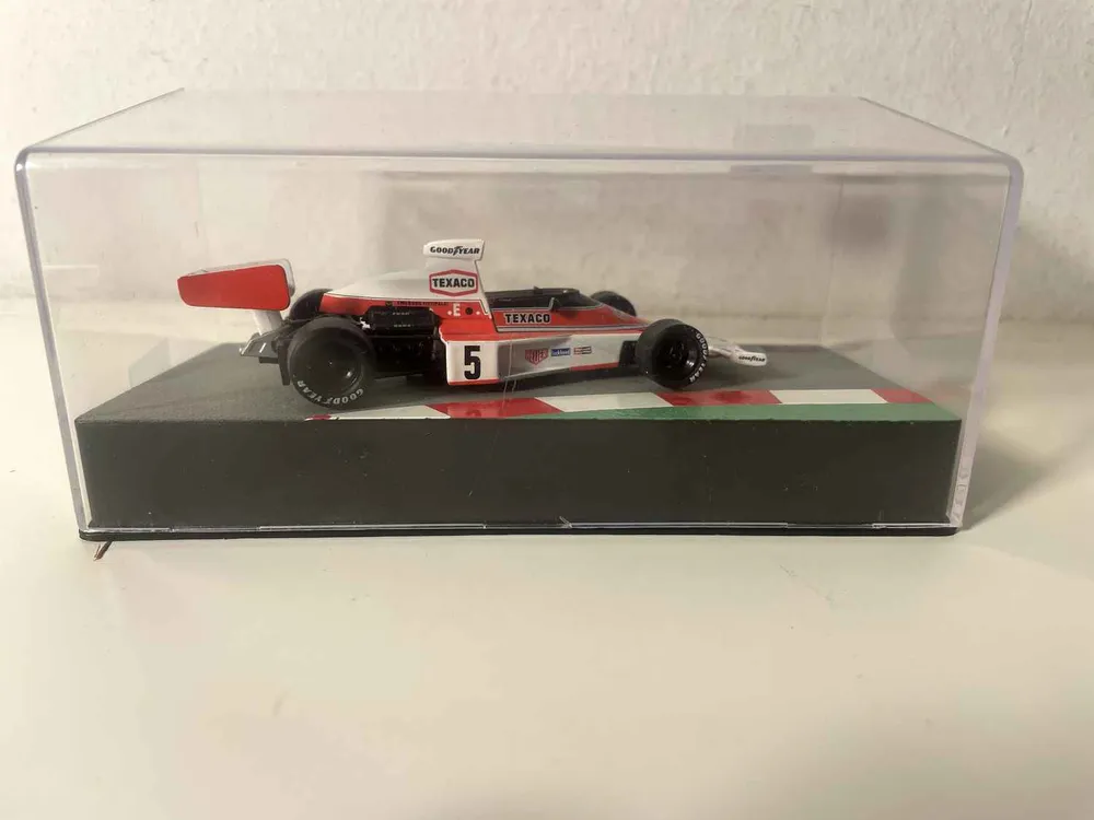Kit embrayage McLaren M23 orange et blanche numéro 5 de 1974 - Formule 1