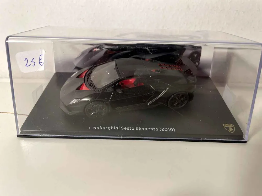 Lamborghini Sesto Elemento noire de 2010 pour amélioration performances