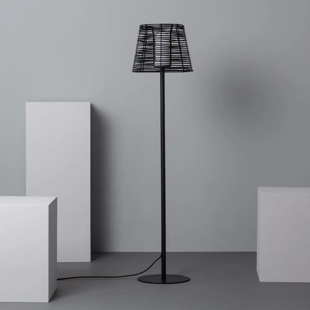 Lampadaire d'extérieur Asha avec éclairage à LED intégré pour usage intensif