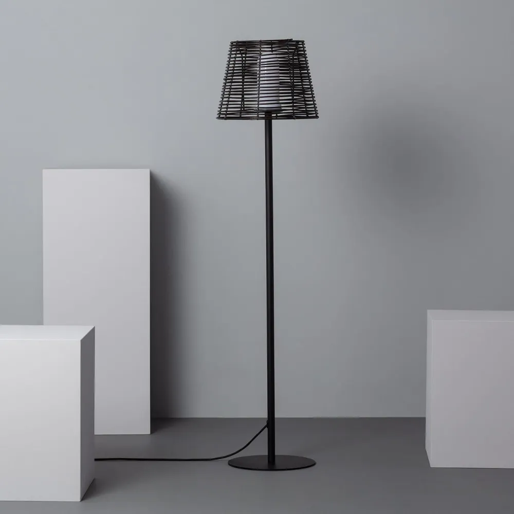 Lampadaire d'extérieur Asha avec éclairage à LED intégré pour usage intensif