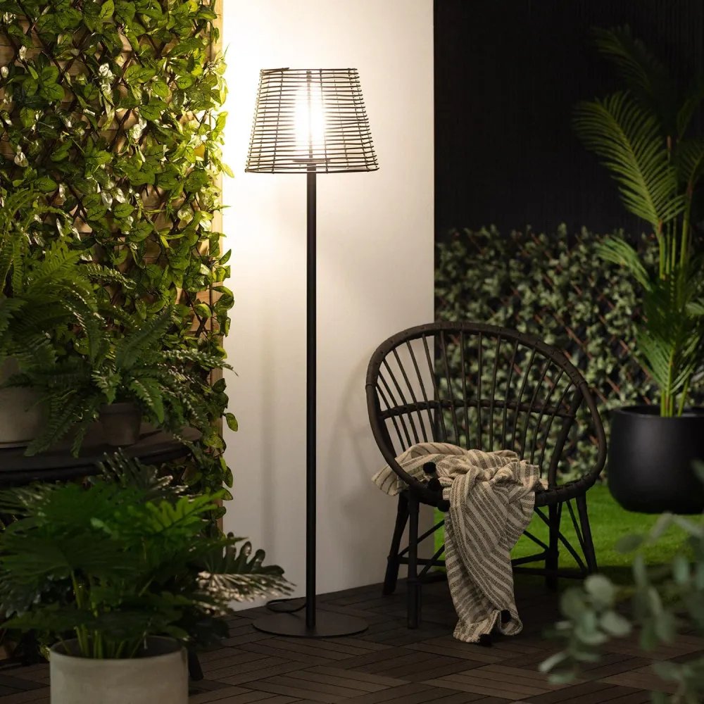 Lampadaire d'extérieur Asha avec éclairage à LED intégré pour usage intensif