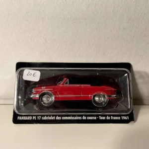 Panhard PL 17 cabriolet rouge des commissaires de course du tour de France de 1961 - 520