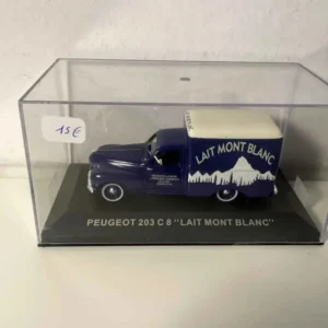 Peugeot 203 C8 bleu avec la publicité LAIT MONT-BLANC avec rivets de maillon