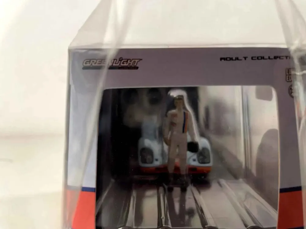 Porsche 917K aux couleurs de GULF (bleue et orange) - voiture de Steve McQueen aux 24 heures du Mans en acier inoxydable