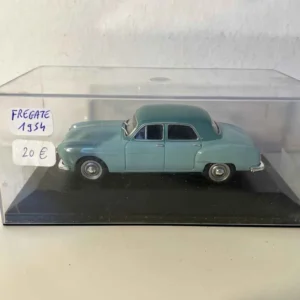 Renault frégate verte? (2 couleurs de vert) de 1954 pour usage intensif