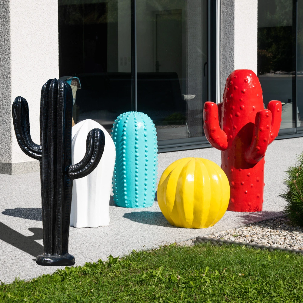 Sculpture contemporaine cactus noir 100 cm pour usage intensif