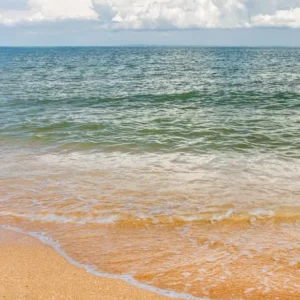Toile de fond de vacances d'été sur la plage de sable pour amélioration performances