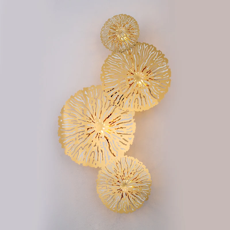 Applique artistique à 4 ampoules, luminaire mural en feuille de lotus doré avec abat-jour en métal