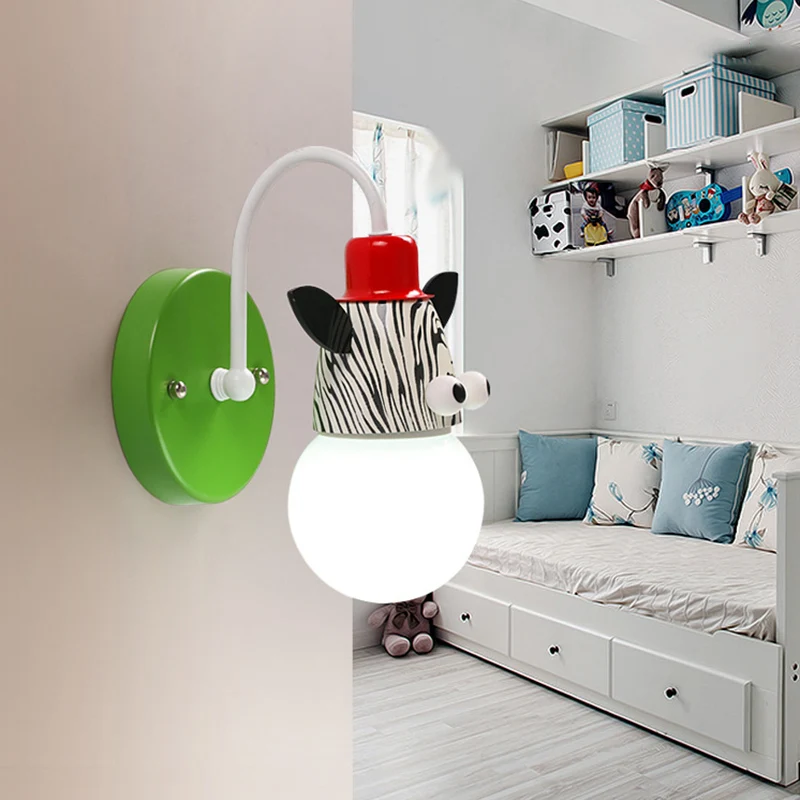 Applique murale sphère de dessin animé en verre opale, lampe murale à ampoule particulier avec décor animalier