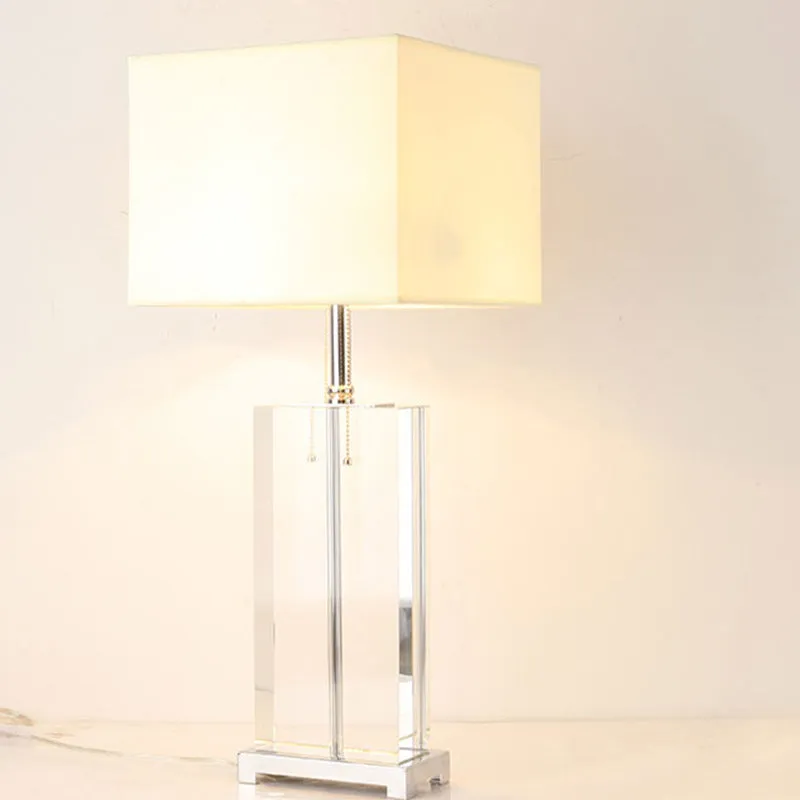 Lampe de bureau ombragée en tissu actuel, 2 ampoules, lampe de table blanche de 10,5 "/ 13" de large avec chaîne de traction