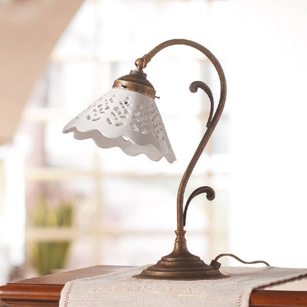 Lampe à poser Semino avec abat-jour en céramique