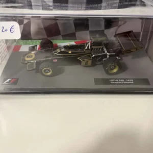 Lotus 72D noire numéro 8 de 1972 - Formule 1 pour Motoneige