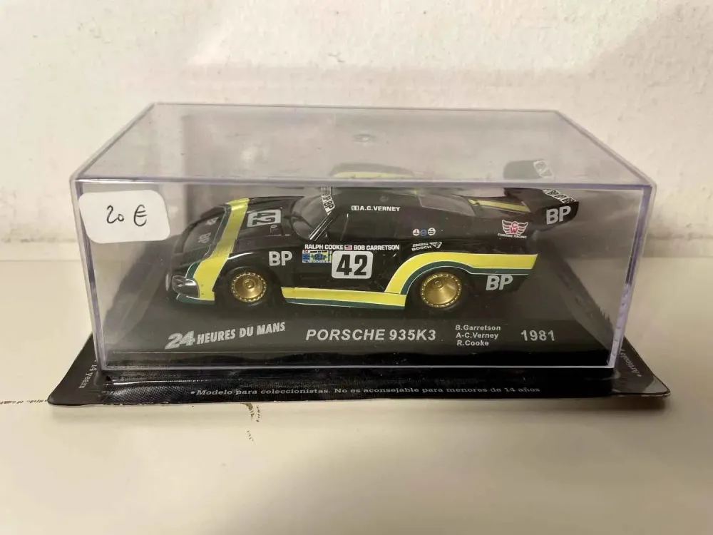 Professionnel Porsche 935K3 noire, jaune et verte numéro 42 (24 heures du Mans de 1981)