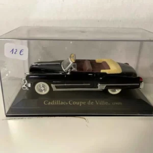 Cadillac coupé de ville noire de 1949 (voiture américaine)