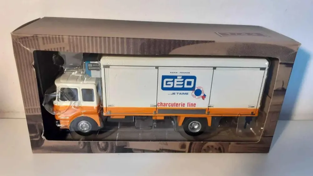 Dispositif de suivi Camion SAVIEM SN 240 fourgon frigorifique GEO charcuterie fine