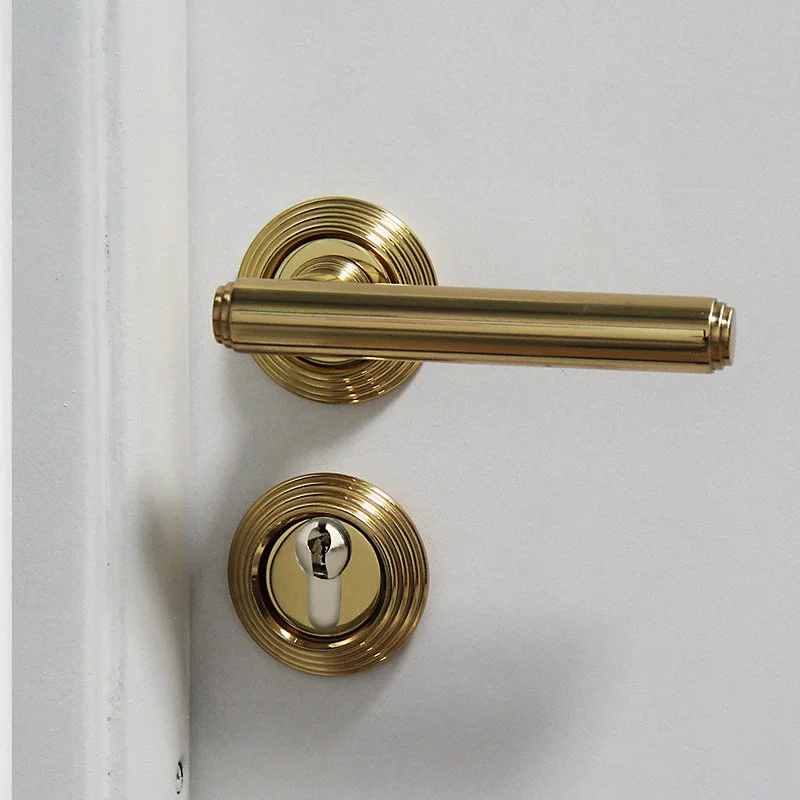Ensemble poignée de porte sur rosace droit à visser grenelle Chrisligne poli verni doré Ø56mm
