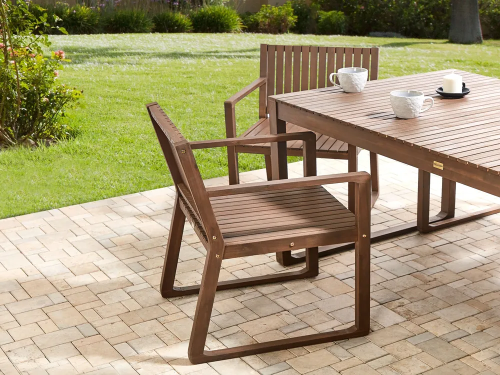 8 Seater Acacia Wood Garden Dining Set Dark SASSARI pour motards voyageurs